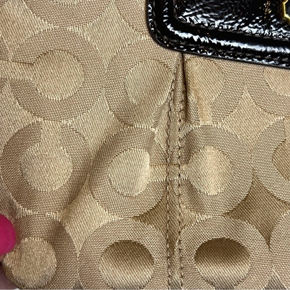 Coach Madison Horse & Carriage Pleated Op Art Wristlet Clutch — Classic Jacquard - Picture 11 of 14